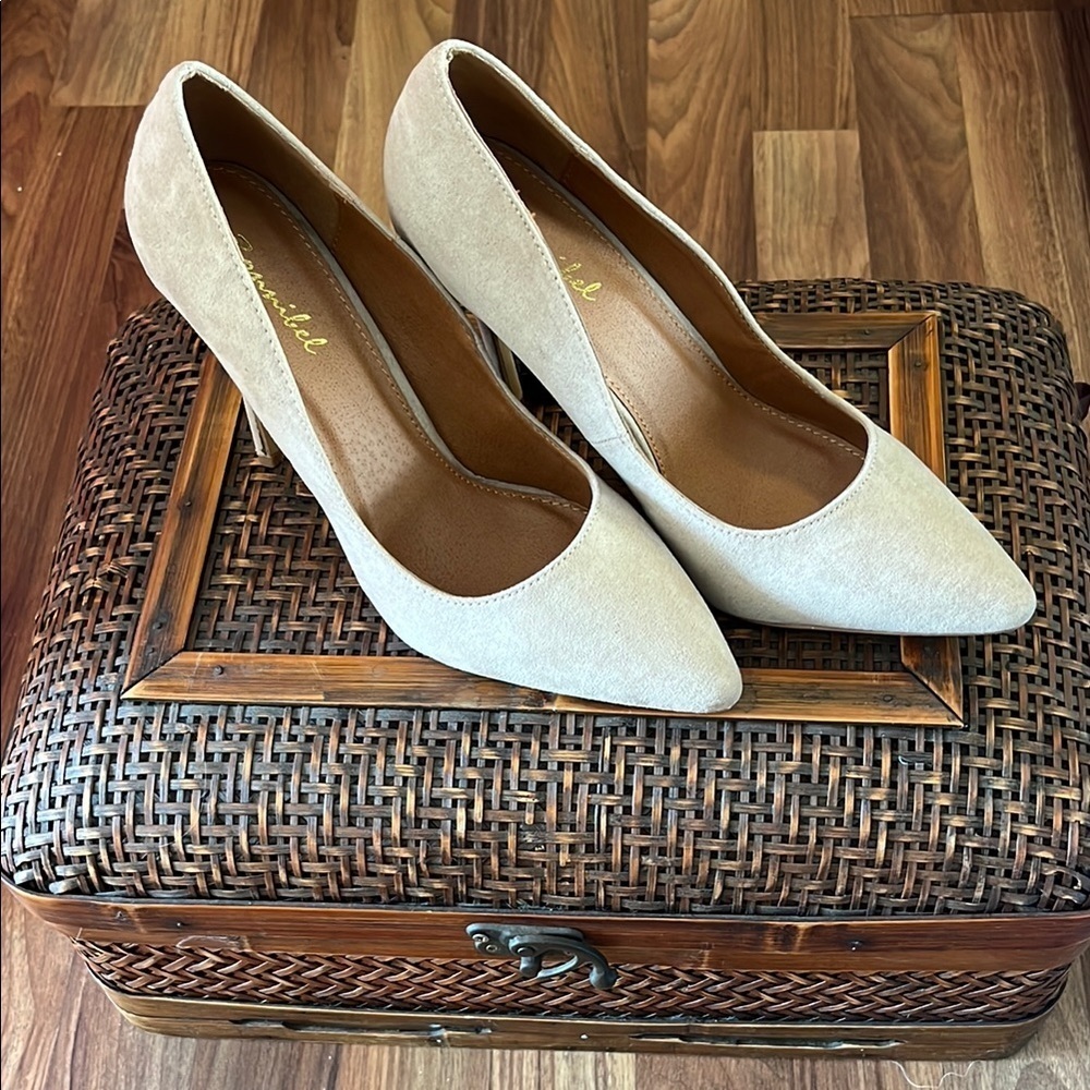 Taupe suede pumps new